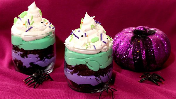 Beetlejuice-themed No Bake Oreo Cheesecake Cups