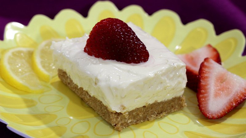 Easy No-Bake Lemon Cheesecake Squares