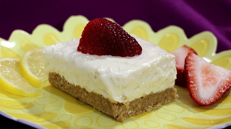 No-bake lemon cheesecake squares with creamy citrus filling and graham cracker crust-bright, refreshing, and perfect for summer desserts.