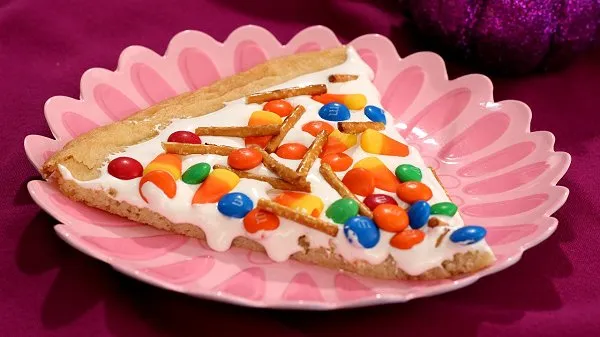 Halloween Cookie Pizza