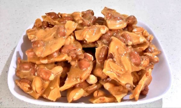 Amazing Microwave Peanut Brittle