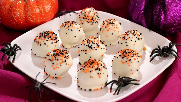No Bake Halloween Pumpkin Cheesecake Balls