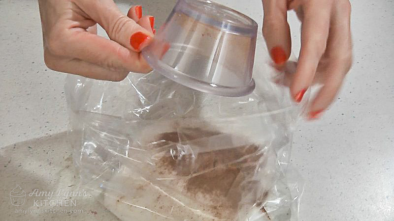 Pour sugar and pumpkin pie spice into a large plastic bag.