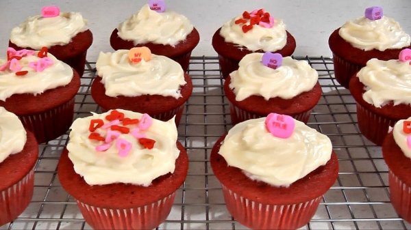 Red Velvet Cupcakes with Cream Cheese Frosting
